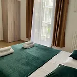 לינה וארוחת בוקר Gl Sun Palace