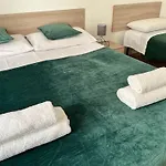 לינה וארוחת בוקר Gl Sun Palace 3*