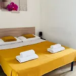 לינה וארוחת בוקר Gl Sun Palace 3*